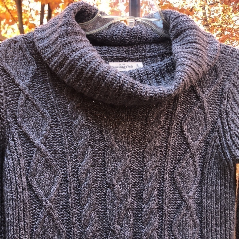 Abercrombie & Fitch Gray Cable Knit Sweater Medium Pit to Pit 17 1/2” Preworn - Picture 2 of 16